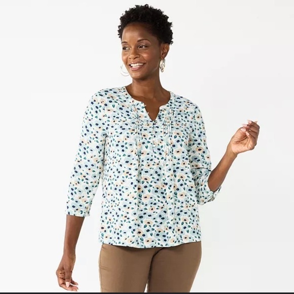 croft & barrow Tops - NWT Croft & Barrow Split Neck Pin tuck Floral Blouse sz 1X